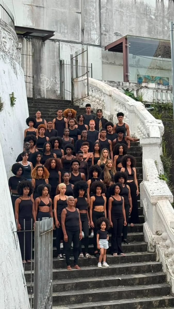 Fashion Pelô reúne estilistas, modelos e artistas em celebração da moda afro no Pelourinho